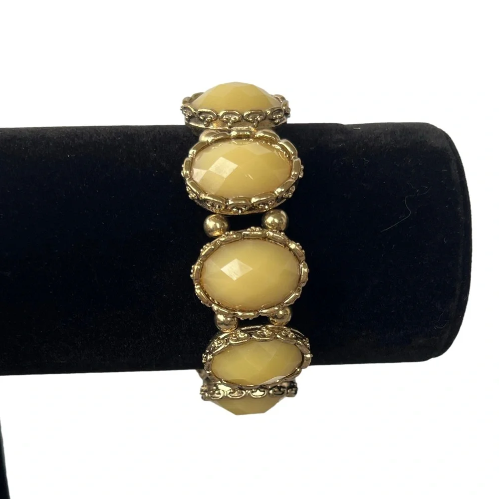 Elegant Yellow Bracelet with Gold Accents